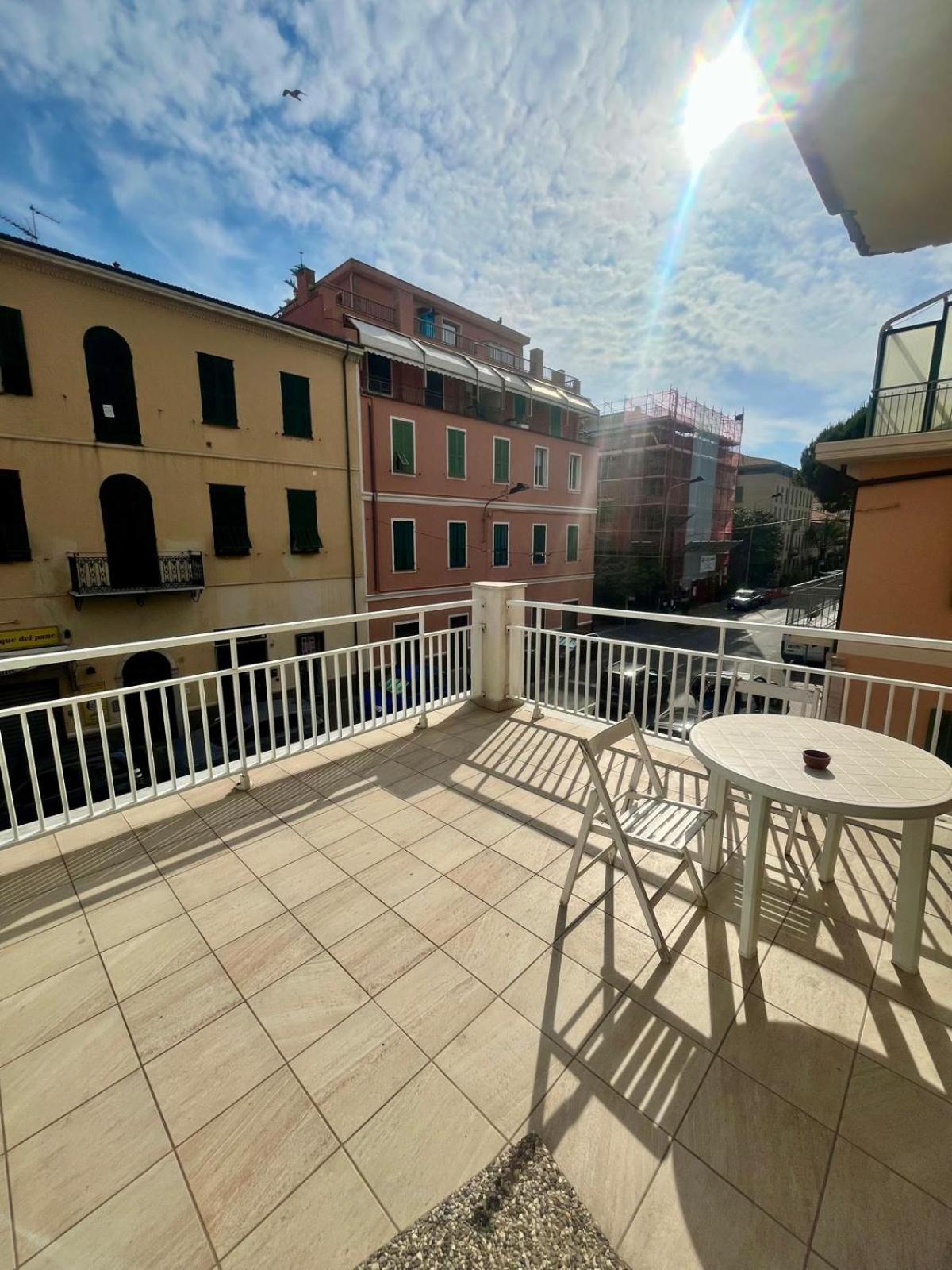 Casa Vacanza! A 50M Dal Mare! Bordighera Exterior photo