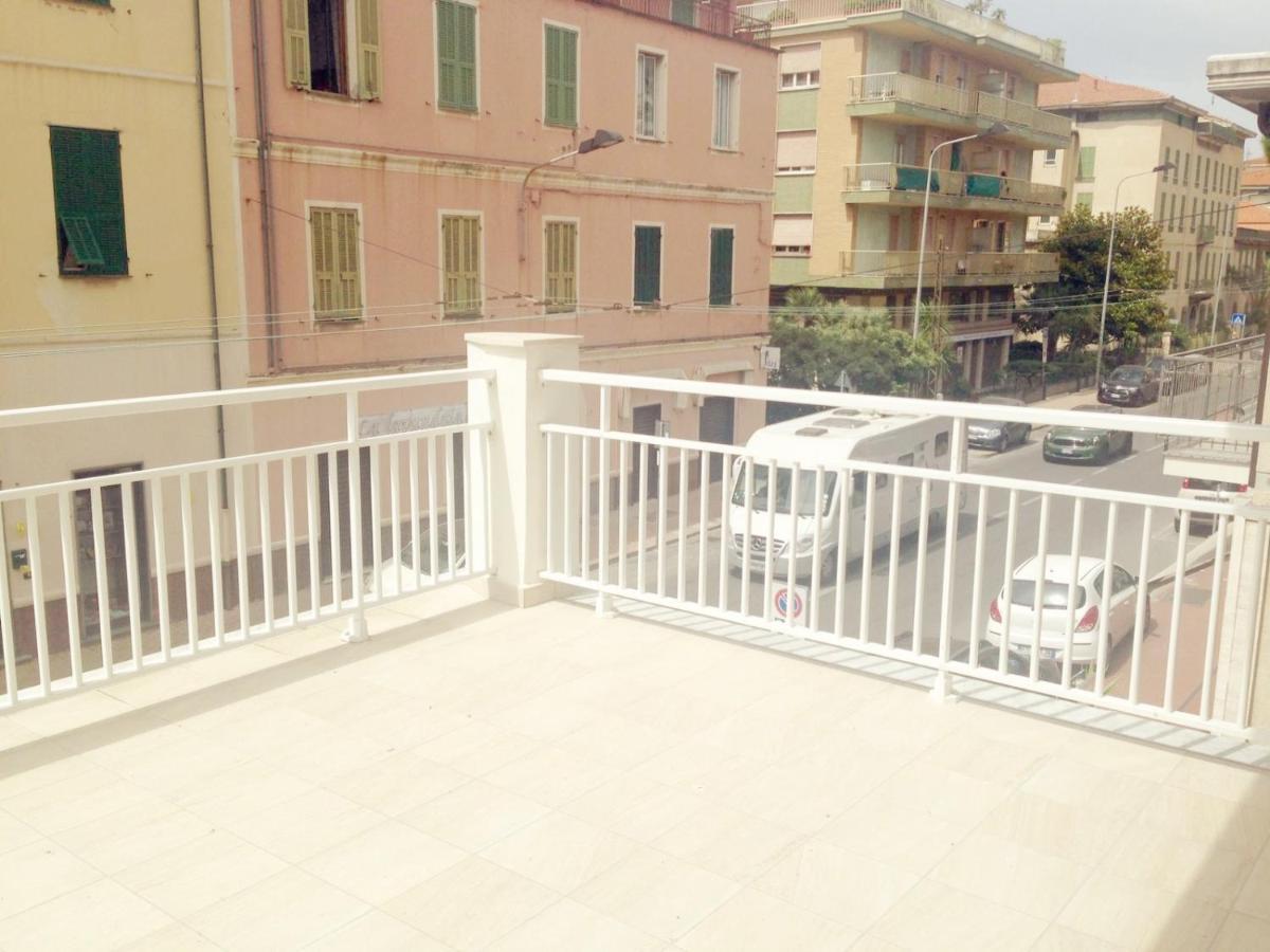 Casa Vacanza! A 50M Dal Mare! Bordighera Exterior photo